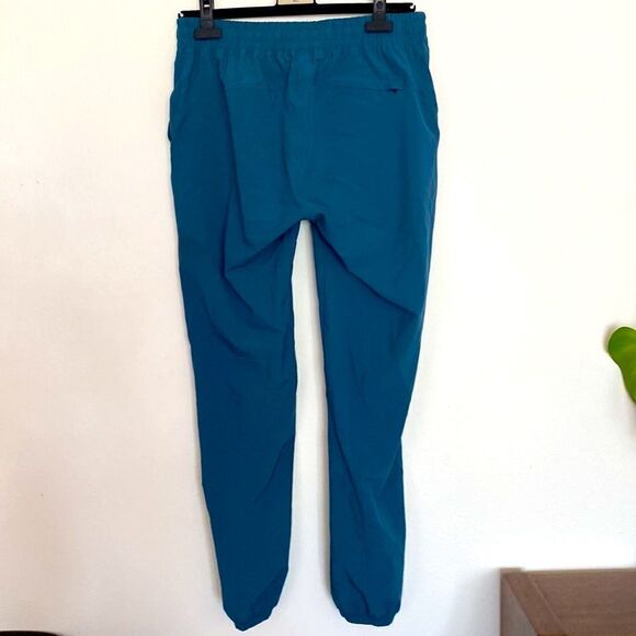 BACKCOUNTRY sports pants teal size small pockets in front and 1 zip pocket back - Picture 2 of 5